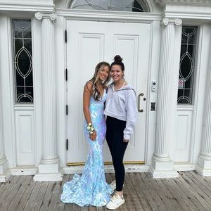 Meet your Posher, Ella